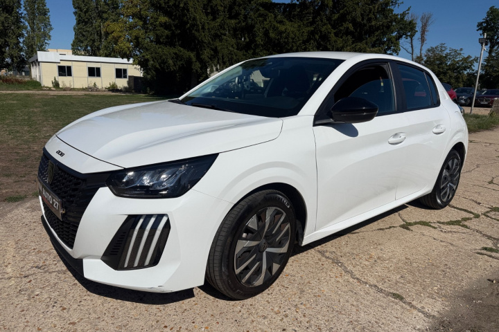 PEUGEOT 208