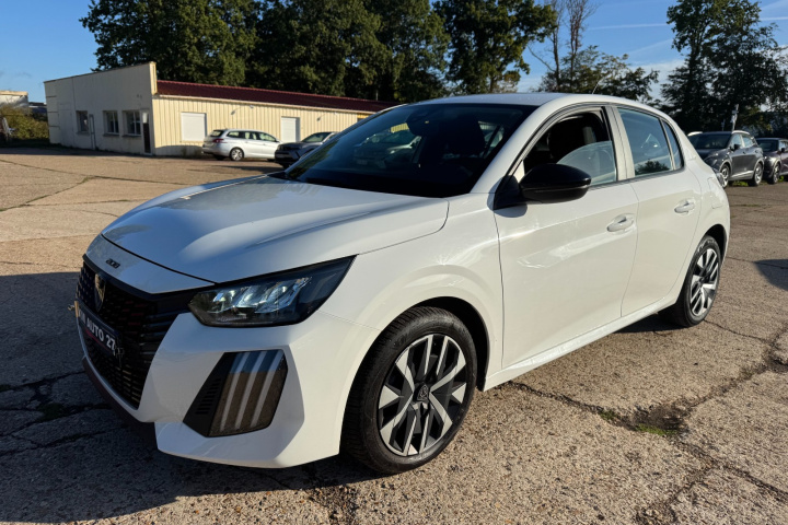 PEUGEOT 208