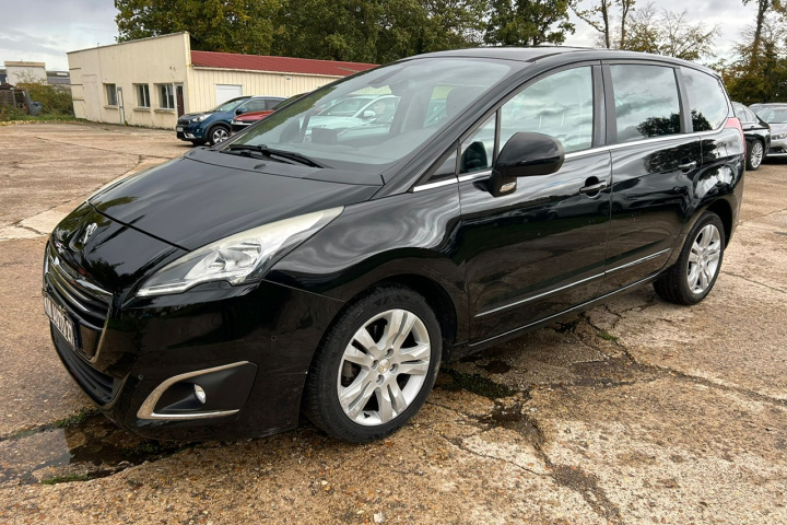 PEUGEOT 5008