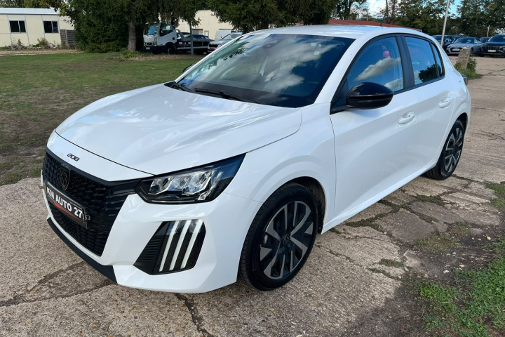 PEUGEOT 208