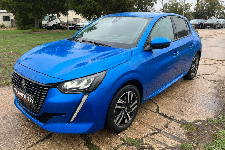 PEUGEOT 208