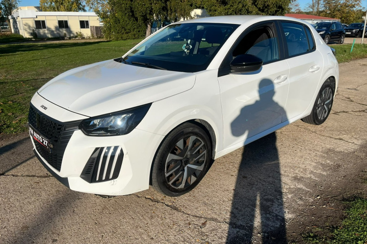 PEUGEOT 208